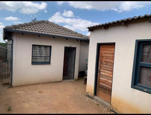 3 BEDROOM HOUSE FOR SALE IN CLAYVILLE